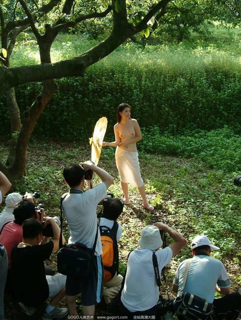 【国模套图】模特嘉怡郊外人体艺术 【National Model Set】Mod