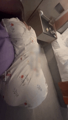 空乘专业，路上回头率超级高，学校里不知道多少男生想操 The flight at