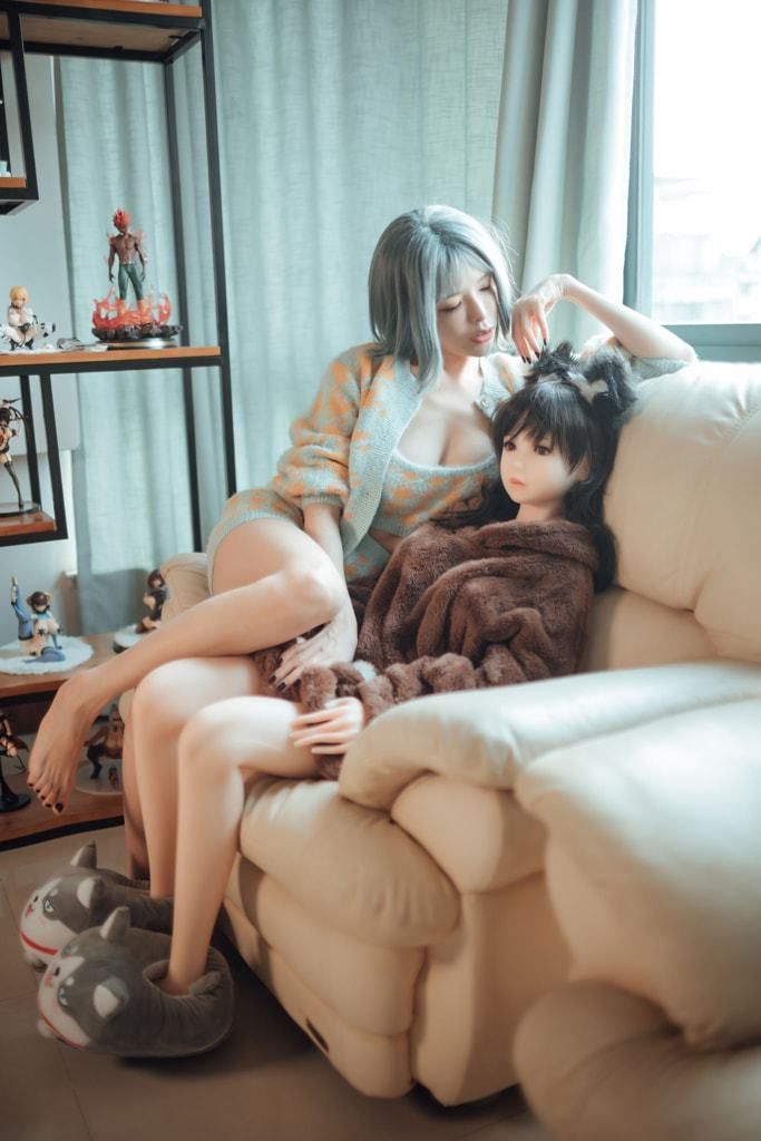 秋和柯基《娃娃》 Autumn and Corgi "Doll"