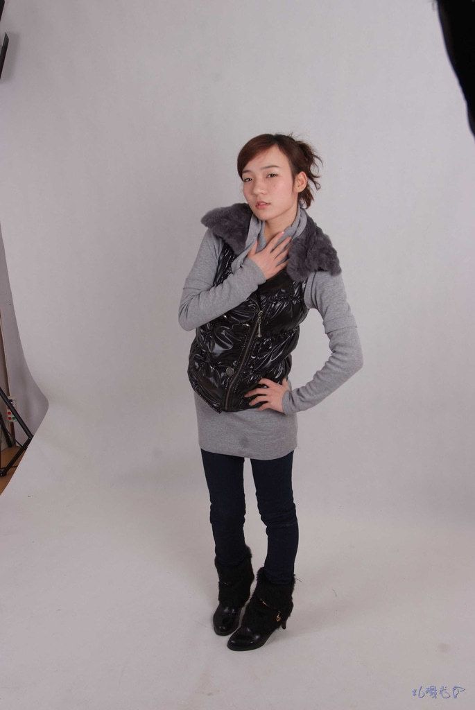 【国模套图】国模小静大尺度人体私拍套图 【National Model Set】