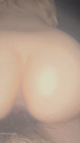 清纯白嫩小美女被男友强拍性爱，过程中不停反抗遮脸，奶子狂甩 Pure and w