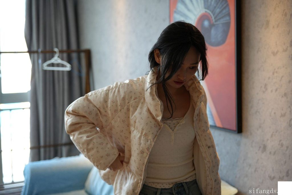 【国模套图】国模小清大尺度性爱人体私拍套图1