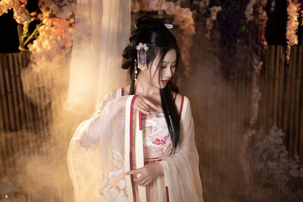 年年《出水芙蓉》1 Every year "Hibiscus out of th