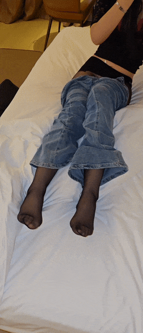 23岁极品小空姐，完美露脸，黑丝高跟美腿，被操的陶醉一直呻吟 The 23yea