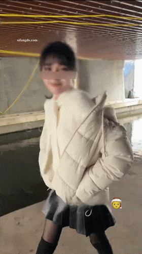 老公用我来招待他的朋友，发现没有带避孕套 My husband used me