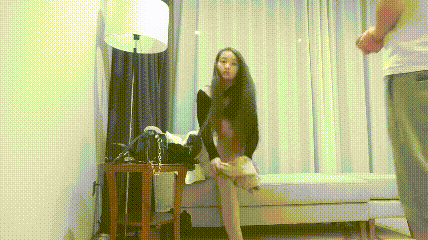 大奶黑丝女技师 小伙一顿猛怼 很快缴械 内射满满一鲍鱼（动图） The female technician with big breasts and black stockings was violently attacked by the young man, and then she quickly disarmed her and creampied a full abalone (animated picture)