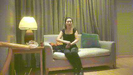 这么多水都流出来了 穿上黑丝被小伙爆操（动图） So much water came out. I put on black stockings and got fucked by a guy (animated picture)