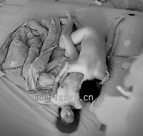 这骑马的激烈程度，就怕男友顶不住 I'm afraid my boyfriend won't be able to handle the intensity of this horse riding. | touching my clit