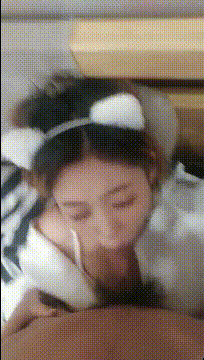 爽不爽 好爽快点 在家被小哥无套猛怼 奶子哗哗 爽叫连连 射了一肚子 Is it so good？ It's so good that the guy is slammed at home without any condom. His breasts are so good that he cums all over his body.