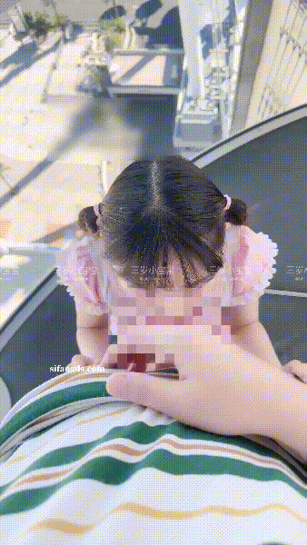 在世界上最大的摩天轮做爱 小骚货扭起来后才发现有监控 Having sex on