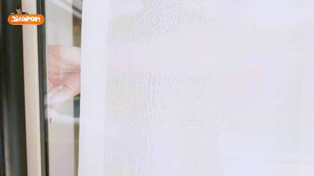 一名裸体模特被一个性感女艺术系学生勾引 A nude model is sedu