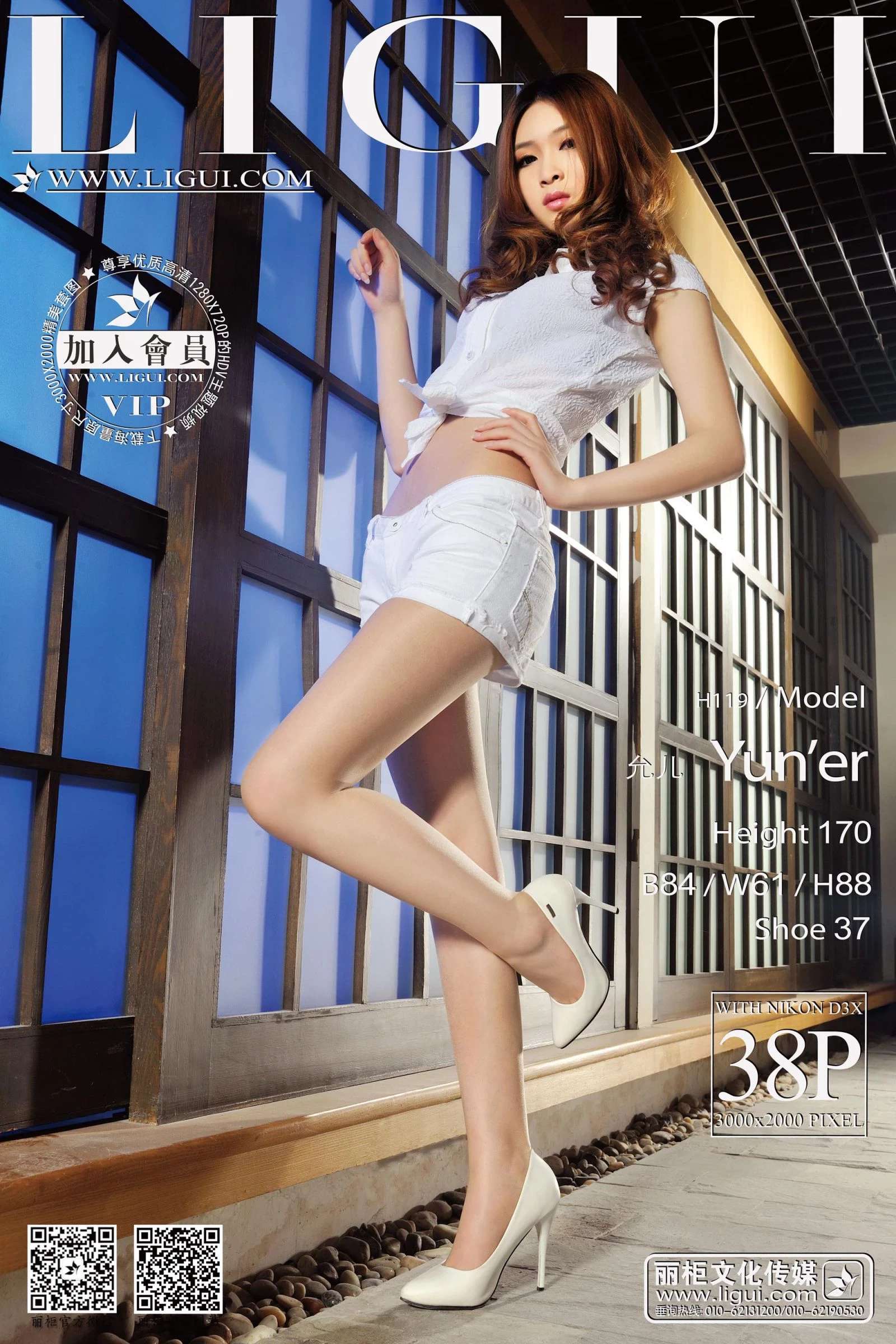 [LIGUI丽柜] 长腿美女允儿热裤高跟丝足美腿写真 [LIGUI Ligui] Longlegged beauty Yoonahot pants, high heels, silk feet and beautiful legs photo