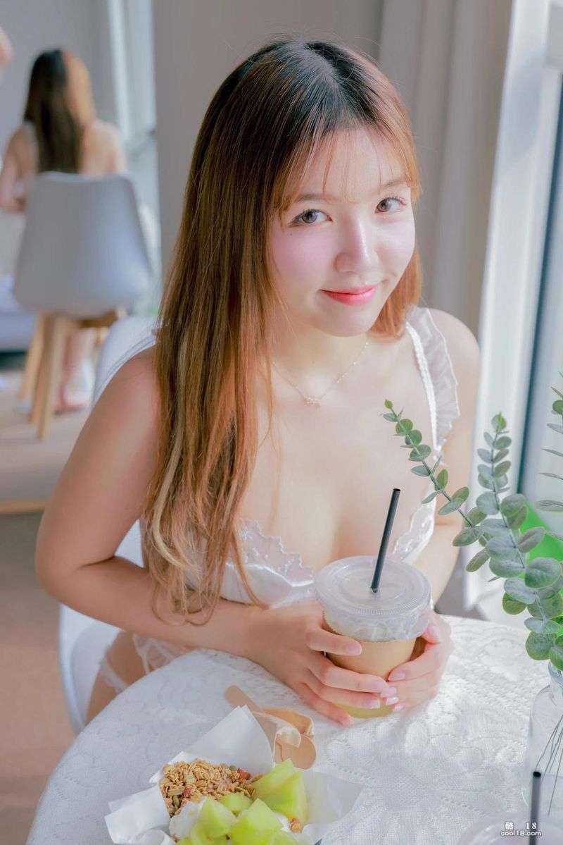 [Yoonvely 윤블리] 脸蛋又美又甜「上围依然惊人」... [Yoonvely 윤블리] The face is beautiful and sweet, "the bust is still amazing"...