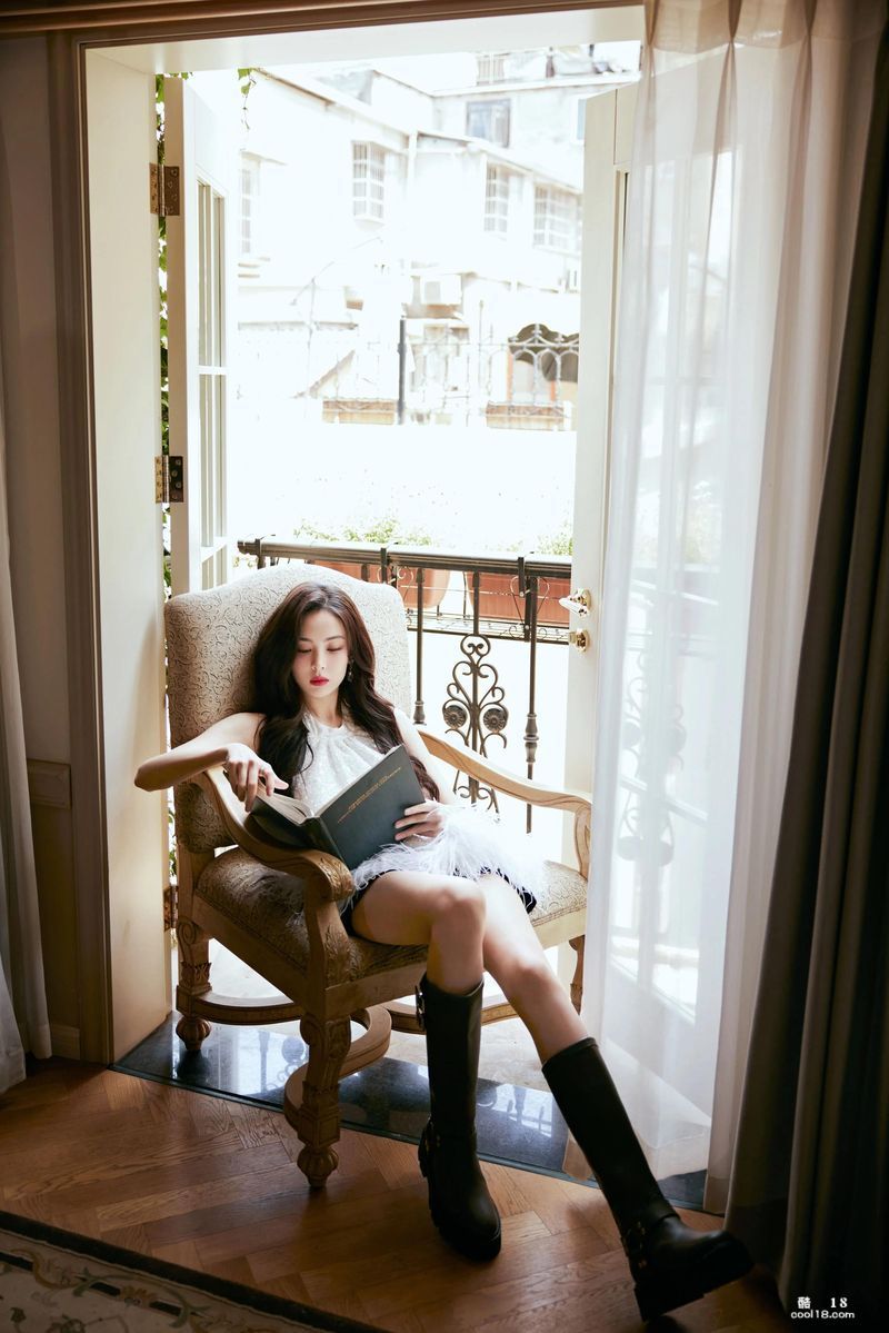 白羽毛精緻灵动&mdash;古力娜扎[高清套图] The white feathers are delicate and agile&mdash;Gulinaza [Highdefinition set of pictures]