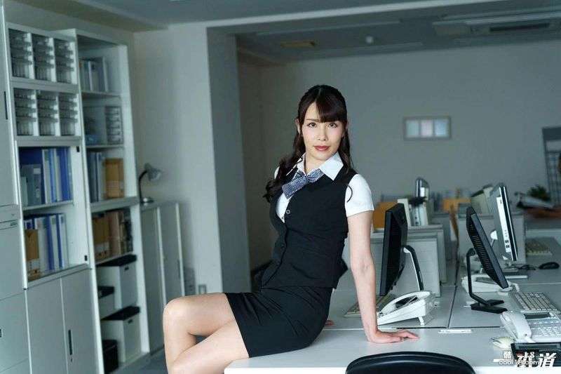 [上山奈々]巨乳女上司的逆袭 [Kamiyama Na々] The counterattack of the busty female boss