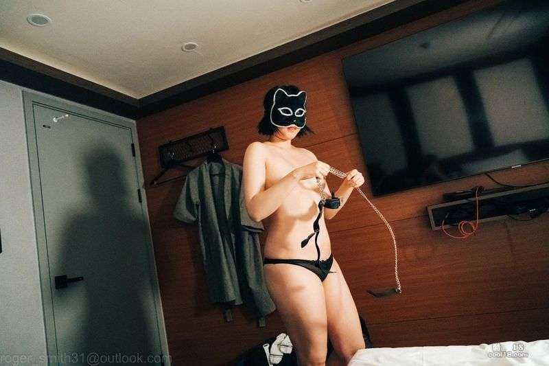 [Daa 다아] 白皙辣腿搭载飞弹 又大又饱满 [Daa 다아] Fair and hot legs are equipped with missiles, big and plump