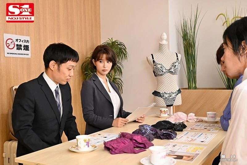 容姿端丽の女上司とまさかの相部屋 葵つかさ A beautiful female boss, Aoi Aoi