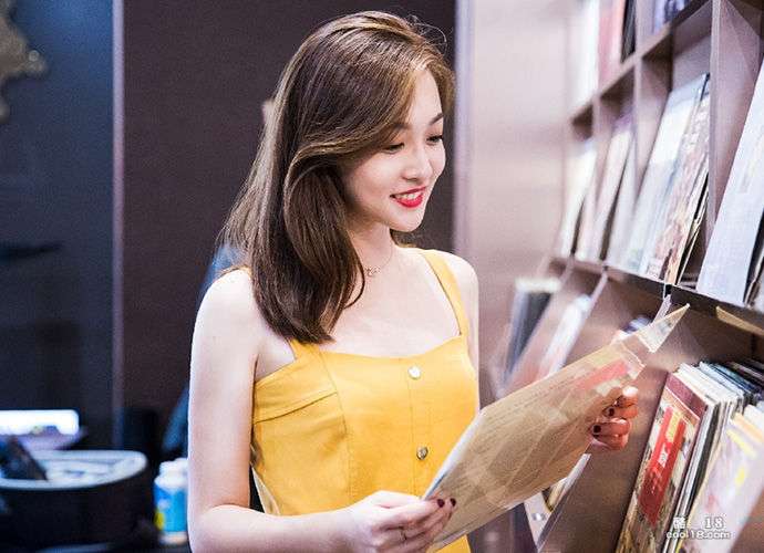 罕见如此漂亮的反差婊 超级甜美的女神，和胡渣渣男友做爱自拍流出， It&rsquo;s rare to see such a beautiful contrast bitch. A super sweet goddess. Her sex selfie with her boyfriend with a stubble leaked out.