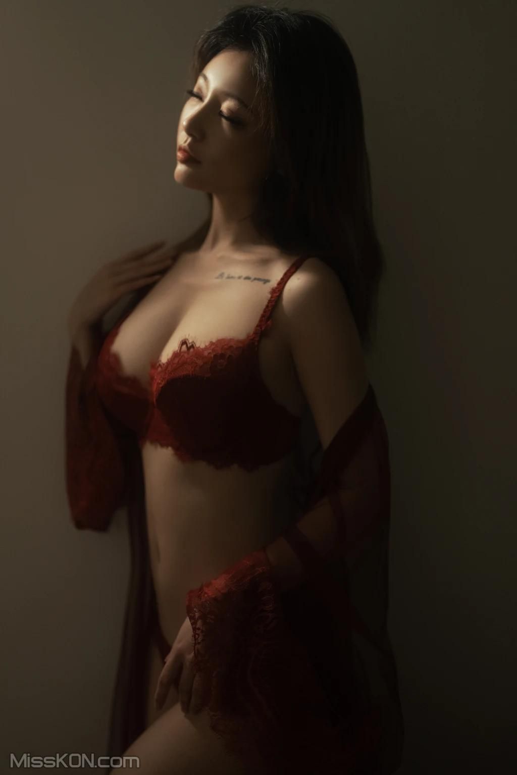 Coser@桃良阿宅： 红烛 Coser@Taoliangazhai： Red Candle