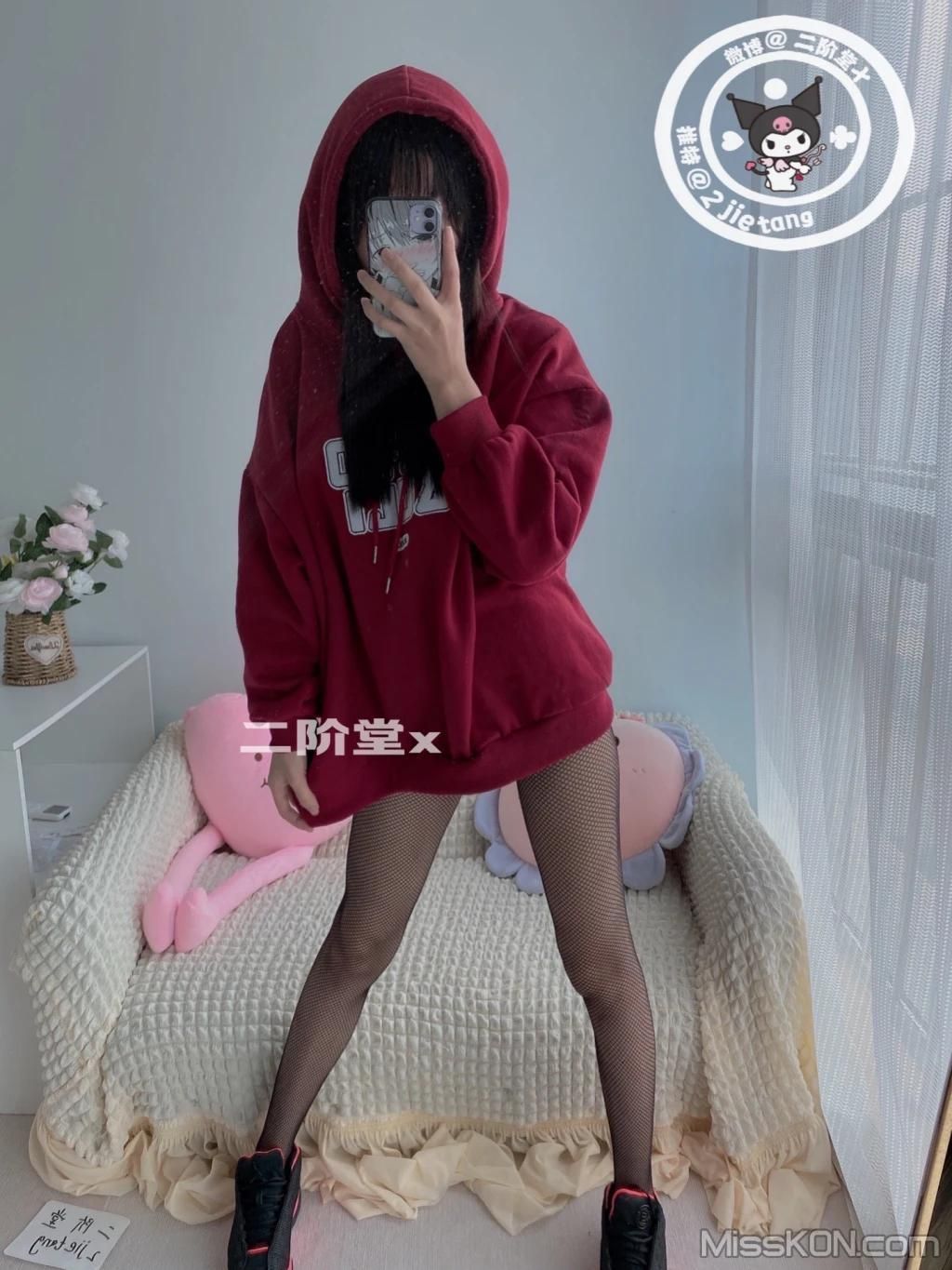 Coser@二阶堂： 红色外套 Coser@Nikaido： Red jacket