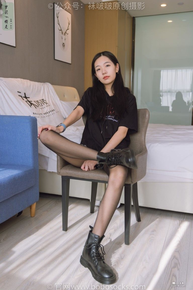 BoBoSocks袜啵啵_No.203_三双靴子、黑丝、网袜 BoBoSocks_No.203_Three pairs of boots, black stockings, fishnet stockings