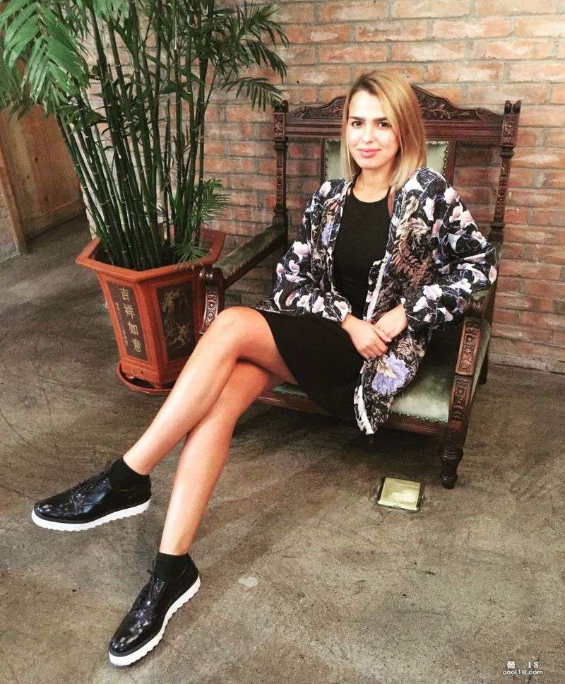 哈萨克美女在国内工作 Alfiya I. (带动态图) | ai 修复 图片 Kazakh beauty working in China Alfiya I. (with animation)