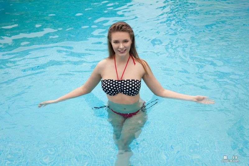 Maxine  Poolside Maxine  Poolside