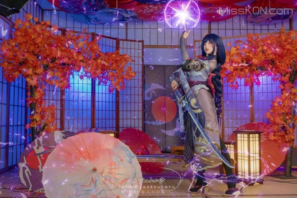 Coser@黏黏团子兔： 原神雷电将军 Coser@sticky dough rabbit： Genshen Thunder General