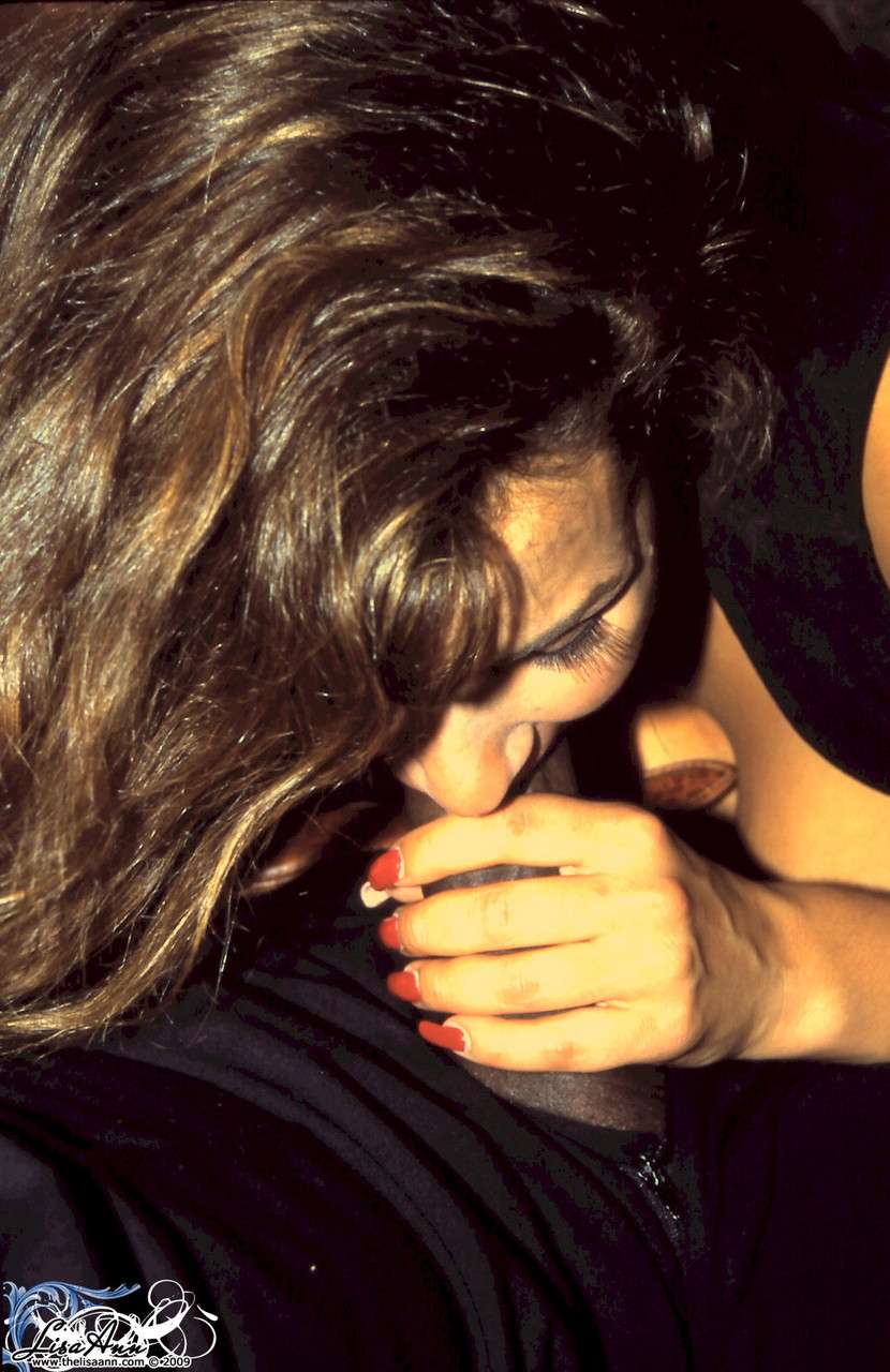 Sexy pornstar Lisa Ann swallo... Sexy pornstar Lisa Ann swallo...