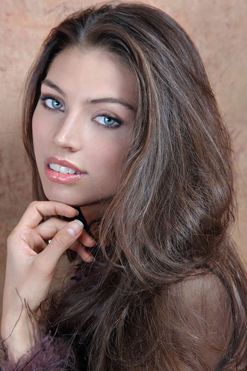 Fantastic babe with an angeli... Fantastic babe with an angeli...