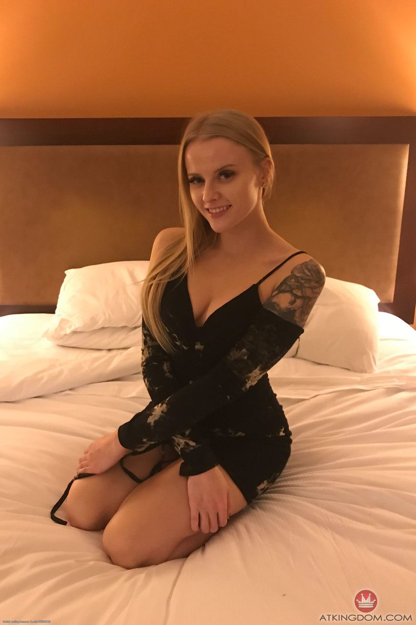 Amateur babe Paris White spre... Amateur babe Paris White spre...