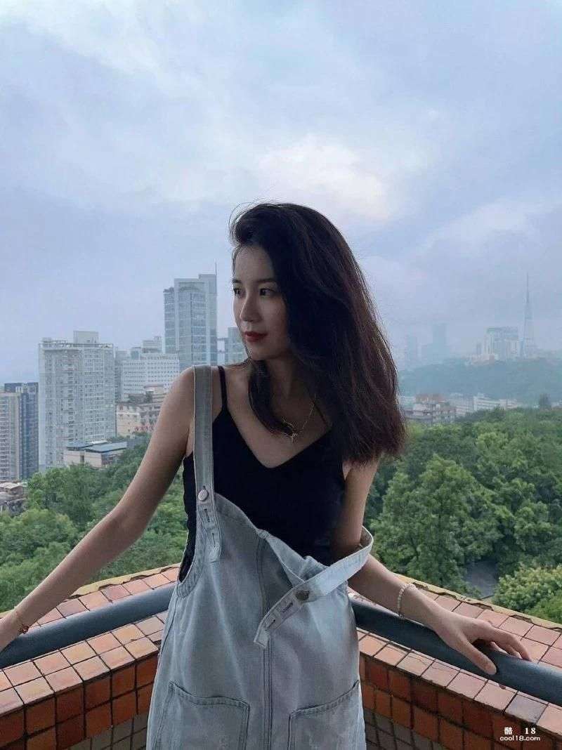 美女教师性爱啪啪～阴唇真黑耶！ Beautiful teacher has sex ~ her labia are so dark！ | labia sex