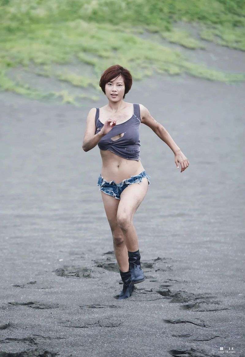 [中村优] 美尻露出真的好讚 福利开到最大 [Yu Nakamura] It&rsquo;s really nice to see Mijiri exposed. The benefits are maximized.