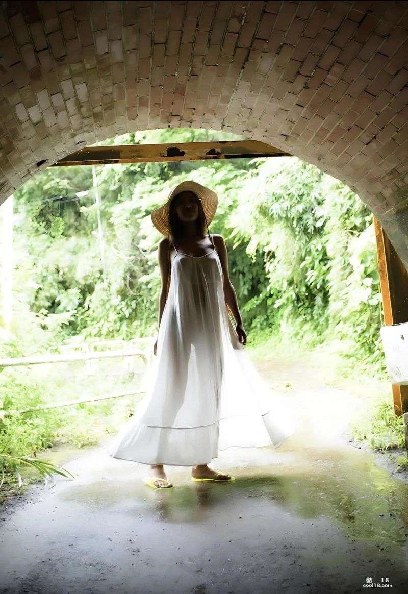 [沙和れもん] 眼神会勾人 一个微笑把心给偷走 [Sawa Yuko] The eyes are seductive and a smile steals the heart