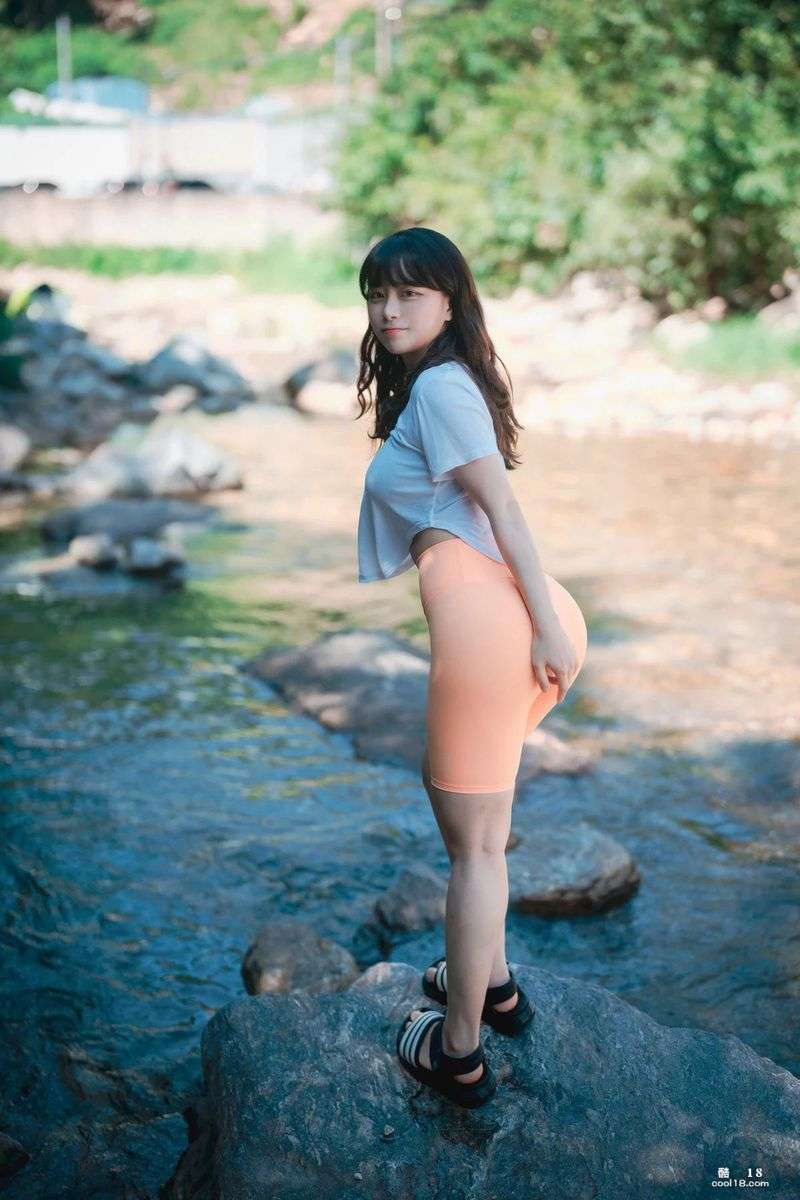 [ZziZzi] 韩国奶妹浑圆美尻大诱人！野溪大解禁 [ZziZzi] Korean girl with breasts has round and beautiful breasts and is very attractive！ Yexi Lifting the Ban