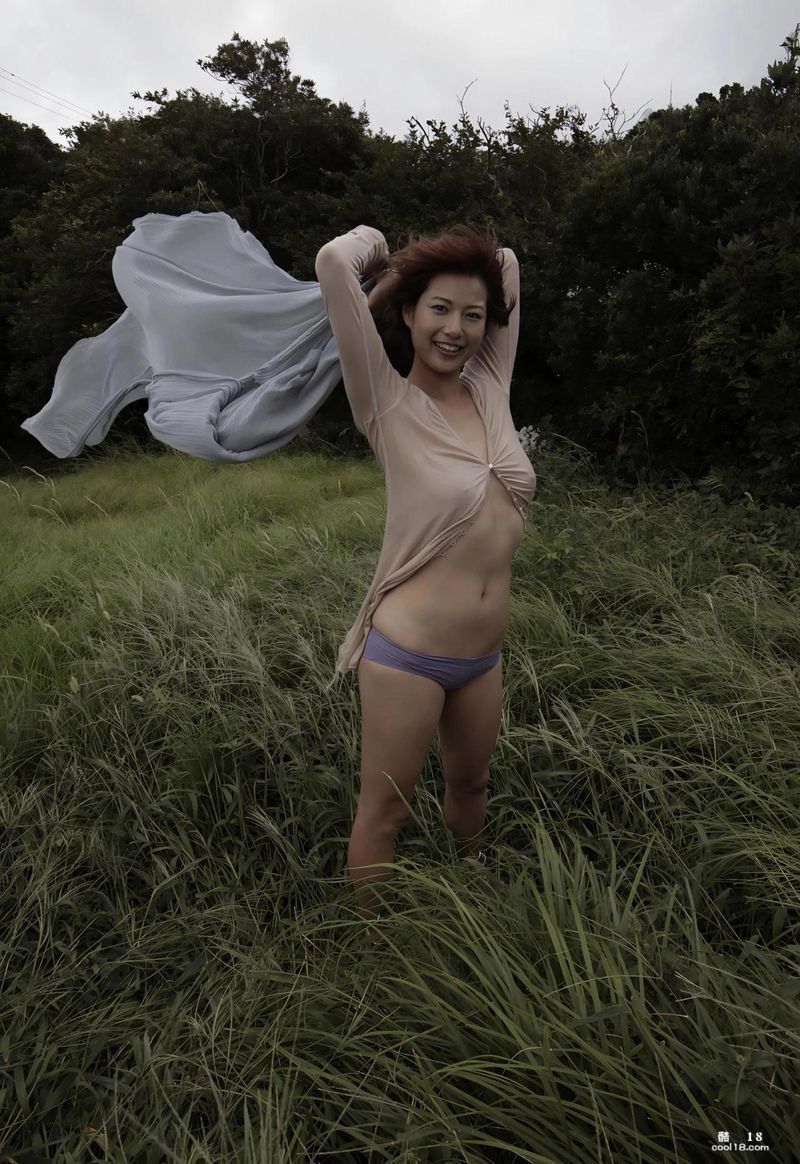 [中村优] 上围太兇好抢眼！「紧实小蛮腰」野味十足 [Yu Nakamura] The upper part is too fierce and eyecatching！ "Tight waist" full of game