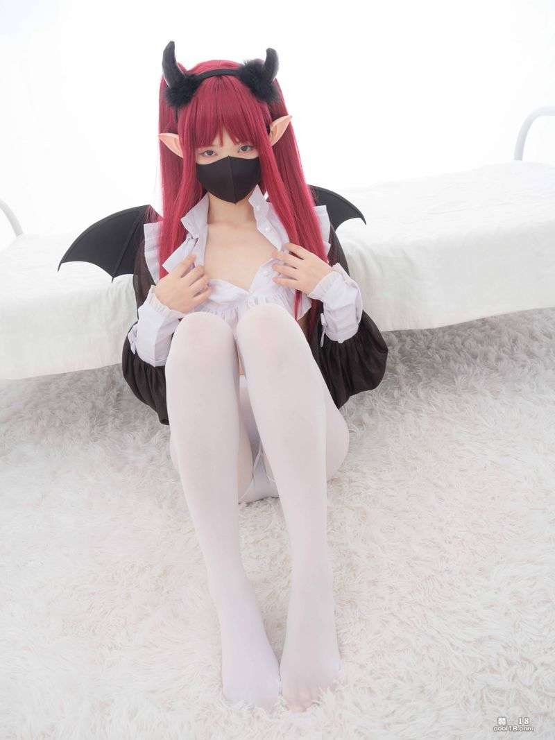 见希w  白丝黑丝小恶魔 Jian Xiw  little devil in white stockings and black stockings