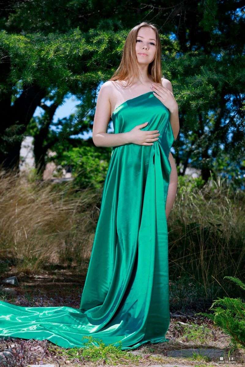 Julia Sweet  In Jade Julia Sweet  In Jade