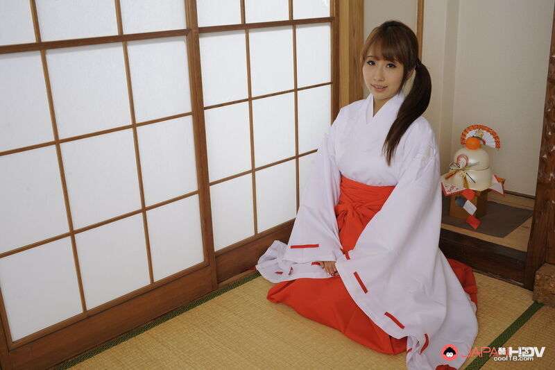 日本AV女优美咲结衣赤身裸体分开双腿玩弄小穴(15) Japanese AV female Yumi Saki Yui spreads her legs naked and plays with her pussy (15)