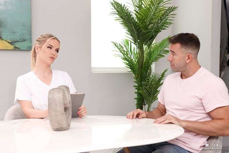 金发美女 Slimthick Vic 享受 Will Pounder 的硬屌 Blonde Slimthick Vic enjoys Will Pounder's hard cock