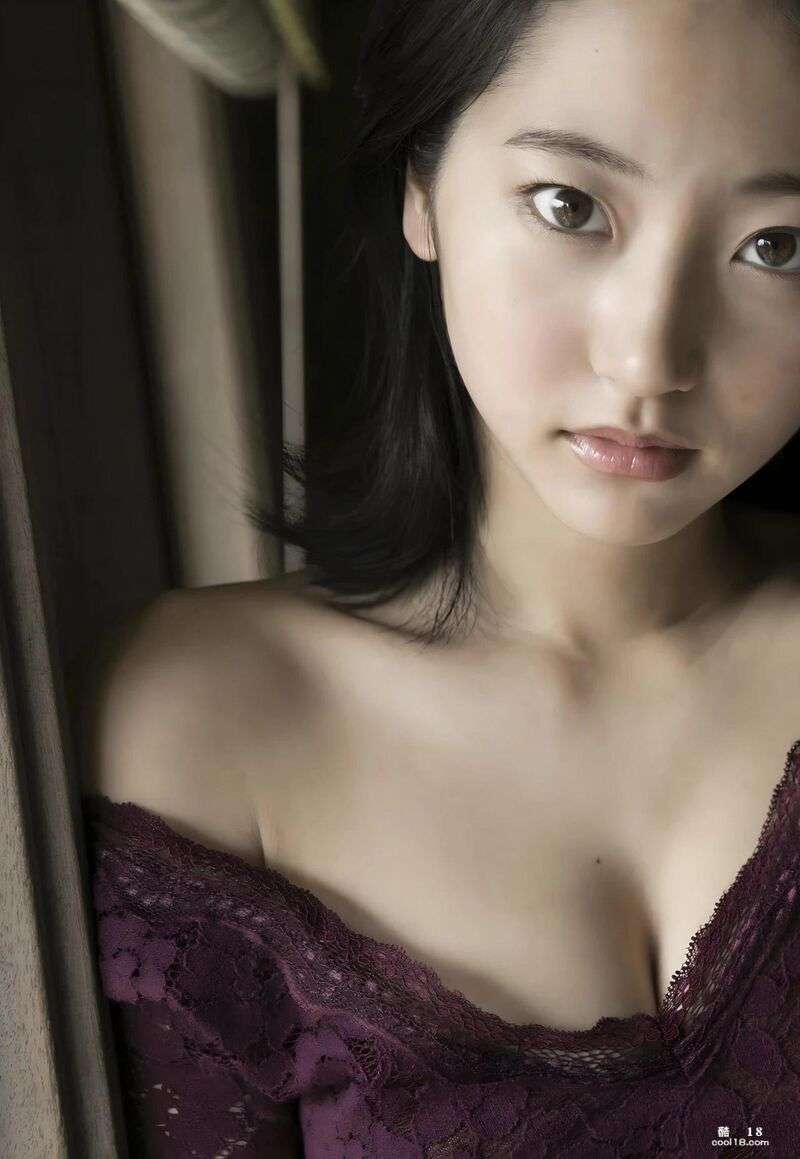 [武田玲奈] 清纯脸蛋偷藏「超胸嫩乳」诱惑力超强 [Reina Takeda] The pure face hides "super breasts and tender breasts" and is very tempting