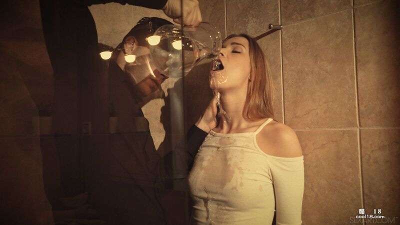 性感火辣的 Alexis Crystal 在淋浴下满足了她的情人 Hot Alexis Crystal satisfies her lover under the shower