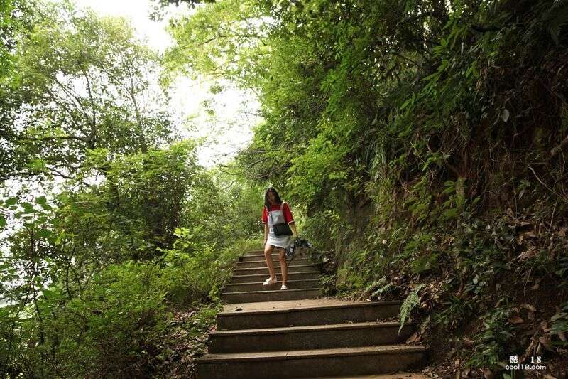 极品身材眼镜美女模特【芳芳】景区露出（一） The beautiful model with the best figure and glasses [Fangfang] is exposed in the scenic spot (1)