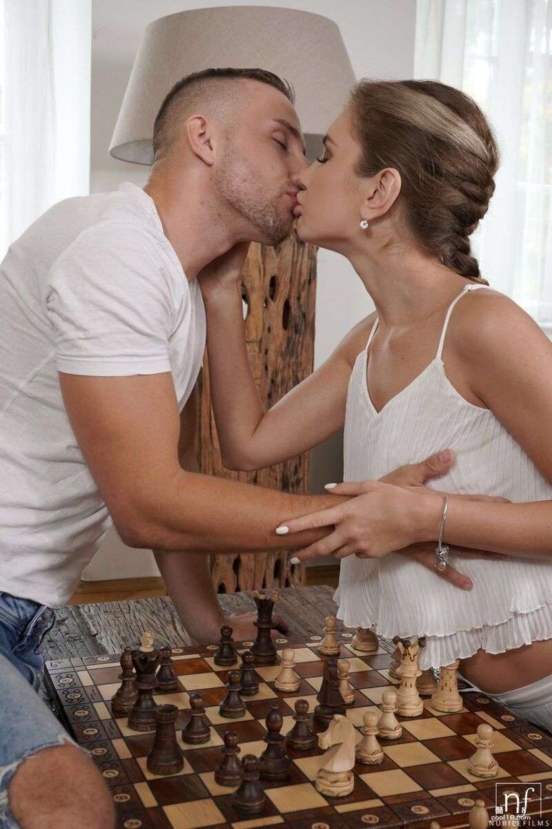 宝贝玛丽&middot;洛克在《性与游戏》第 35 季第 6 集中用她的性感身材让我们眼花缭乱 Baby Marie Locke dazzles us with her sexy figure in Sex & Games Season 35 Episode 6