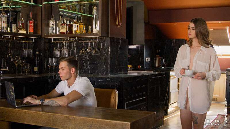 女士奥利维亚&middot;斯帕克 (Olivia Sparkle) 用口交取 Lady Olivia Sparkle takes blowjob