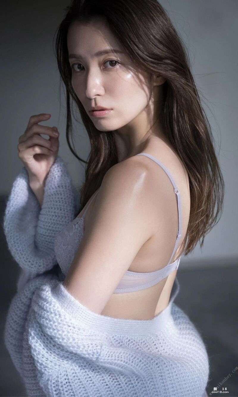 戸田れい写真集「甘い梦のように」 Toda Yuna's photo album "Amano Dreams"