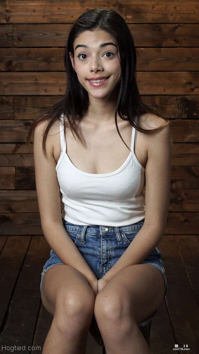 黑发小奶子少女 Harmony Wonder 紧紧捆绑后被性具玩弄 Harmony Wonder, a blackhaired girl with small breasts, is tied up tightly and toyed with a sex toy