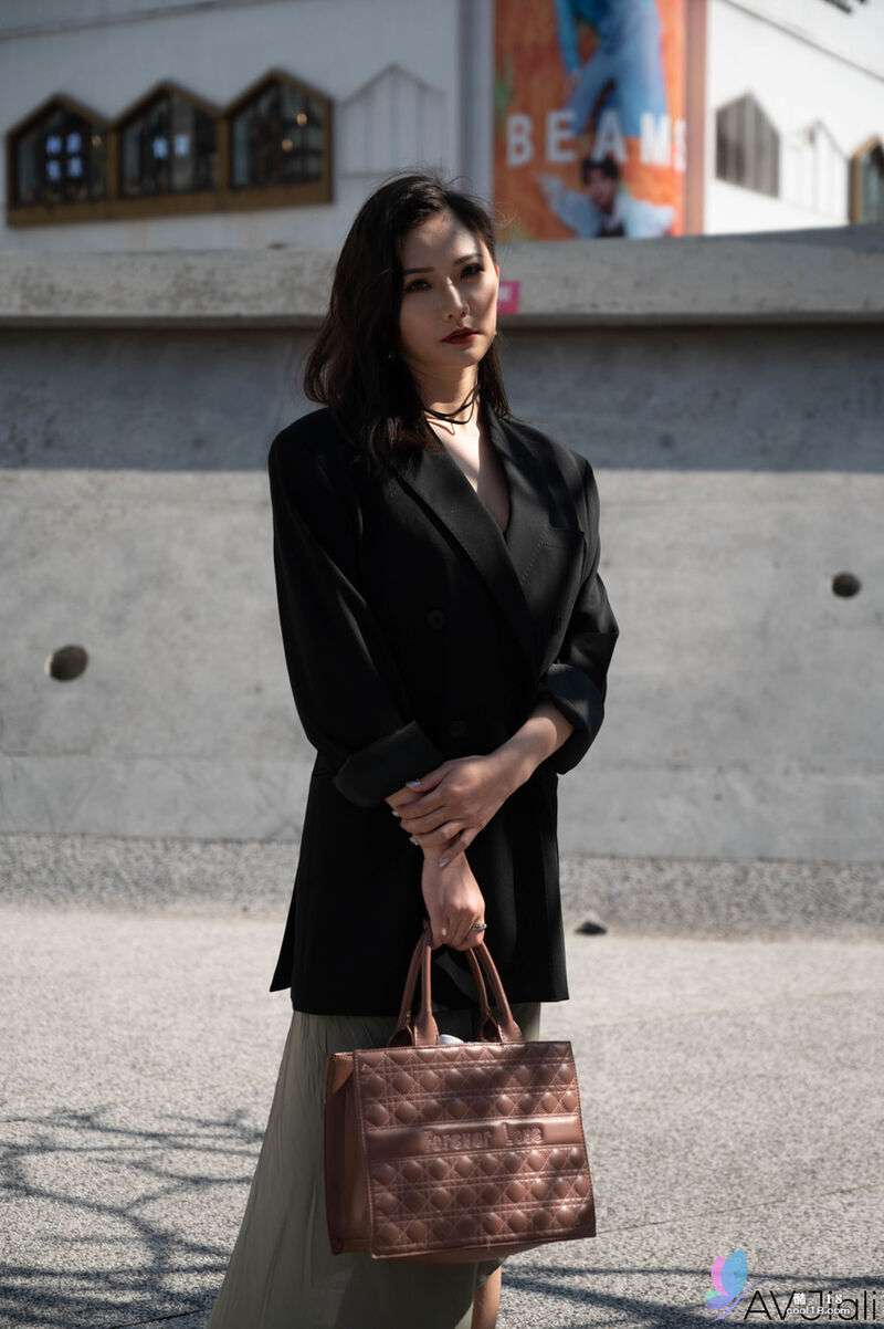 美丽的亚裔女士澪（Mio）和她的年轻情人上进行了一些热辣的性爱 Beautiful Asian lady Mio has some hot sex with her young lover