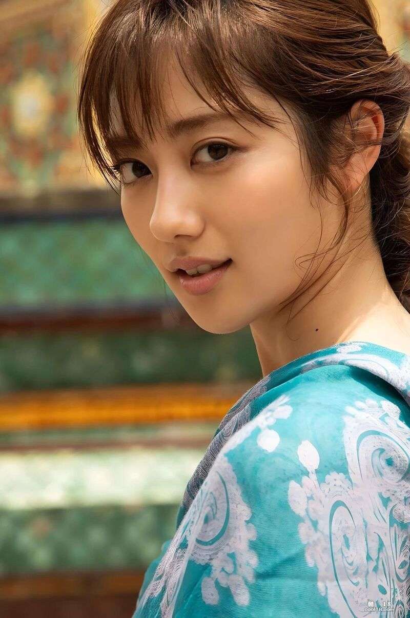 [奥山かずさ] 火辣人妻泳装解禁 视角超邪恶 [Okuyama Okuyama] The hot wife&rsquo;s swimsuit is released, the perspective is super evil