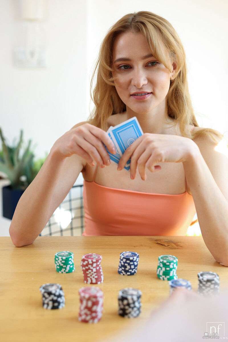 青春靓丽的宝贝 Ivi Rein 袒露她美丽的身体 Young and beautiful babe Ivi Rein exposes her beautiful body